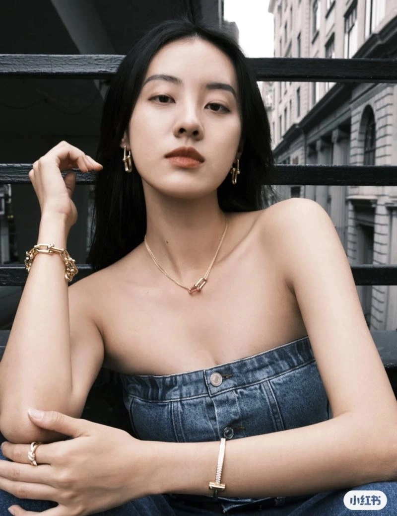 Minimalist Tiffany Necklaces 253738