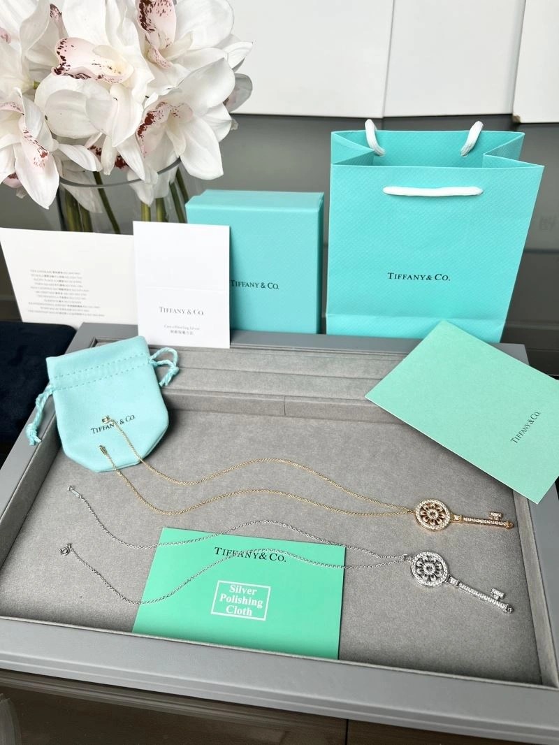 Effortless Tiffany Necklaces 253731