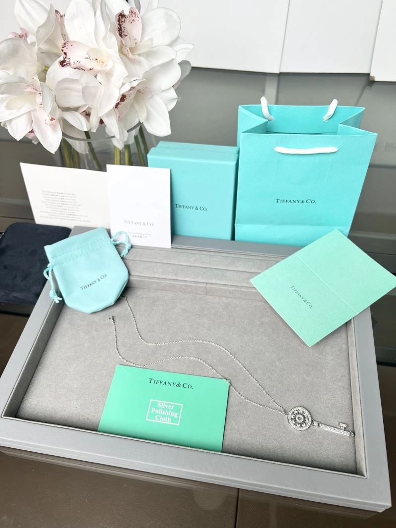Effortless Tiffany Necklaces 253731