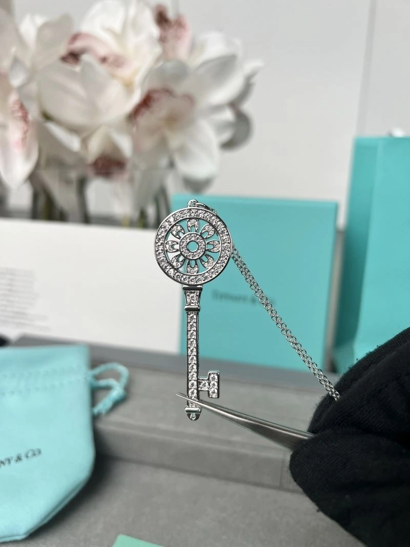 Effortless Tiffany Necklaces 253731