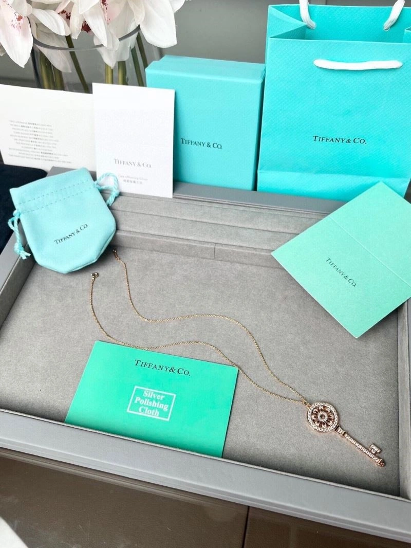 Sleek Tiffany Necklaces 252858