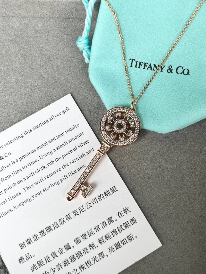 Sleek Tiffany Necklaces 252858