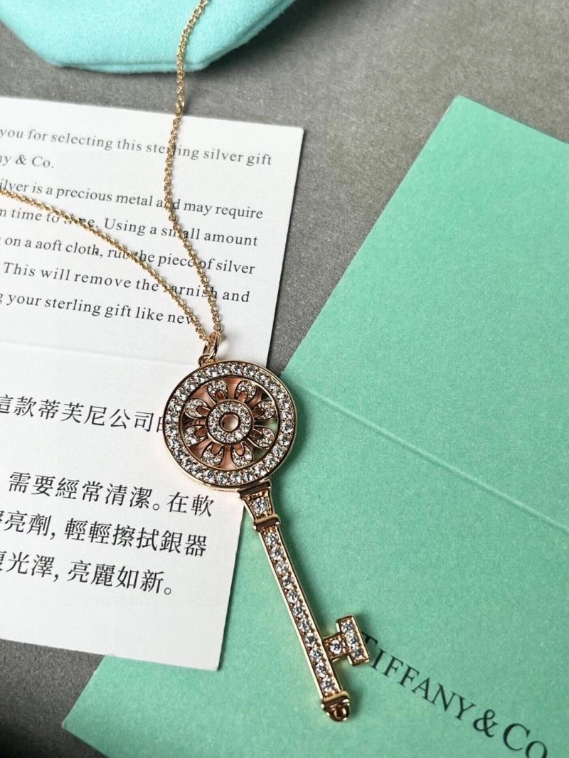 Sleek Tiffany Necklaces 252858