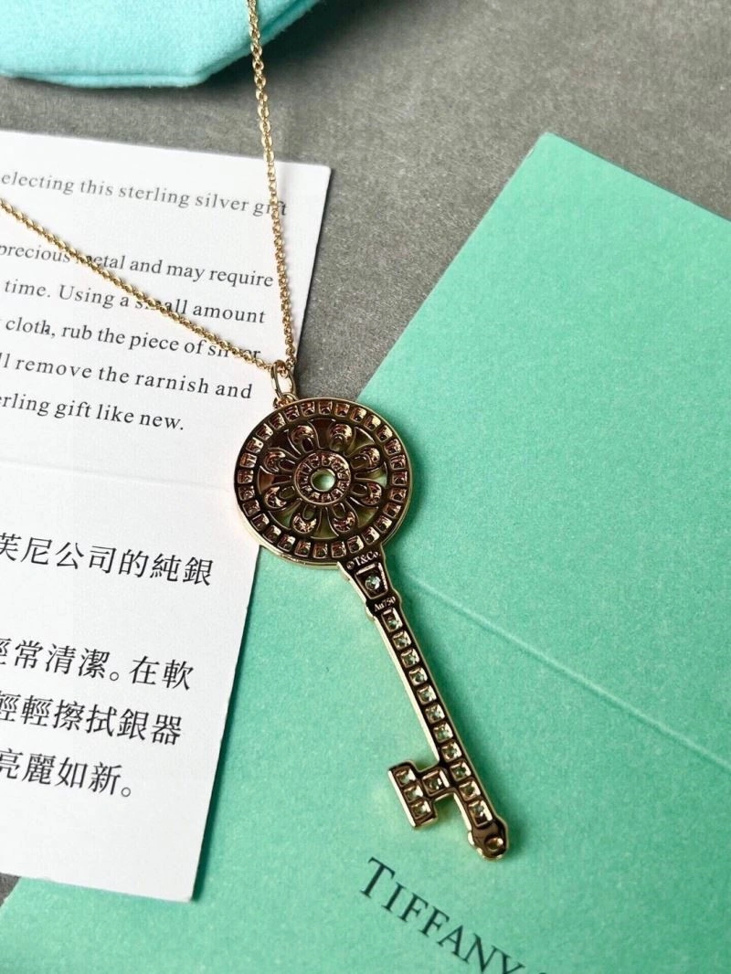 Sleek Tiffany Necklaces 252858