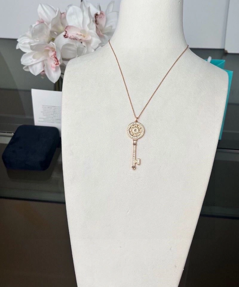 Sleek Tiffany Necklaces 252858