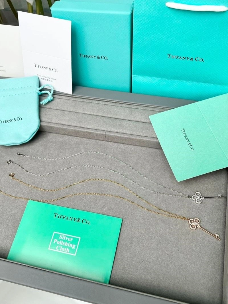 Tiffany Necklaces Snug 252870