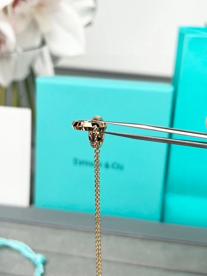 Sleek Tiffany Necklaces 252839