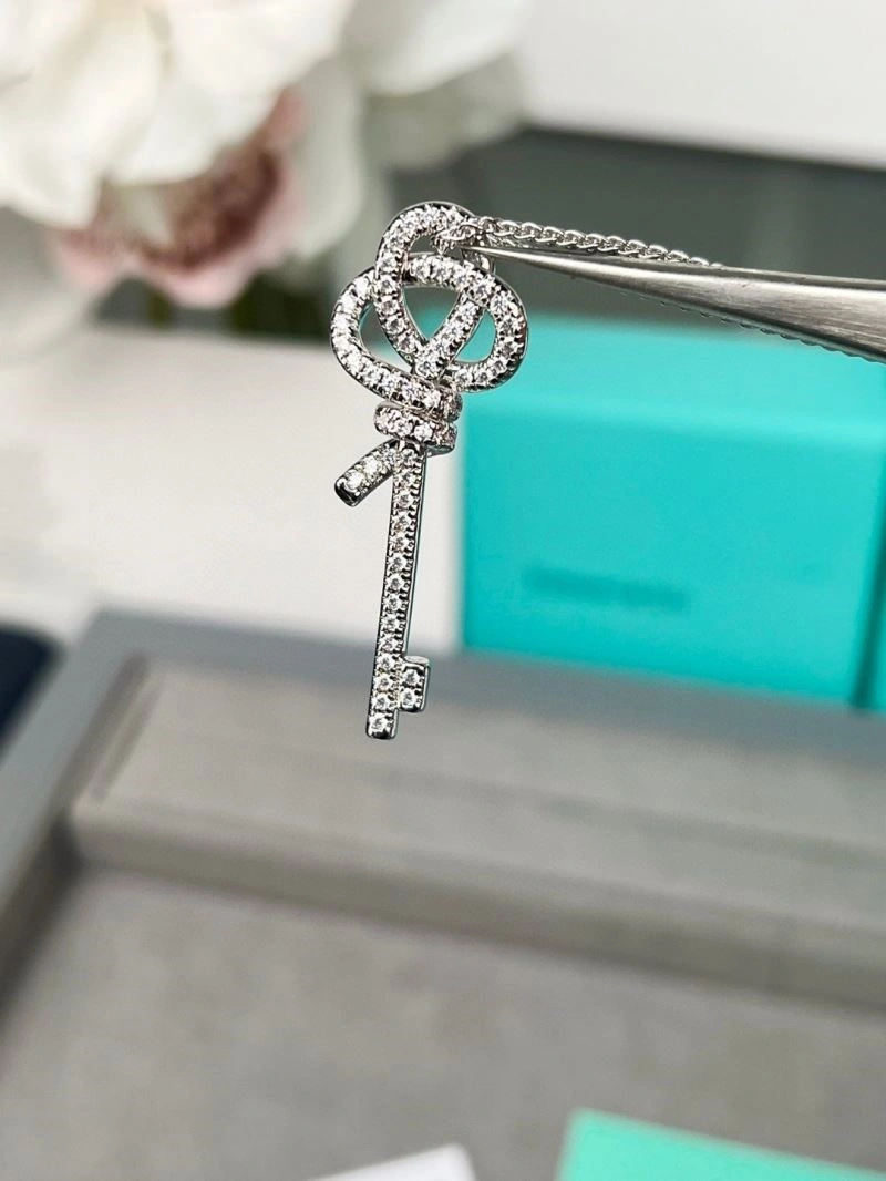Tiffany Necklaces Sleek 252837