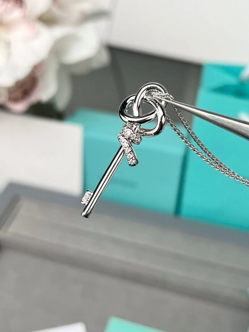 Tiffany Necklaces Sleek 252837