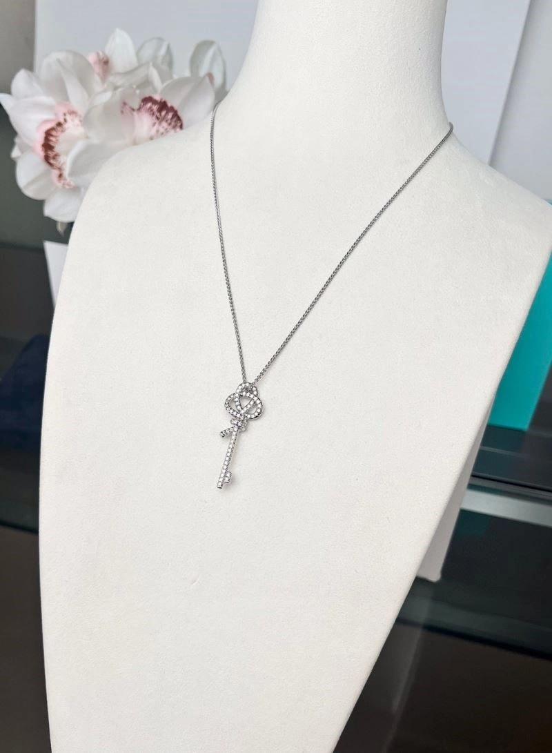 Tiffany Necklaces Sleek 252837