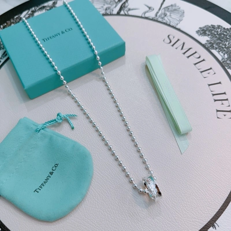 Effortless Tiffany Necklaces 252345