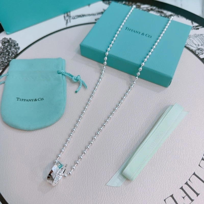 Effortless Tiffany Necklaces 252345