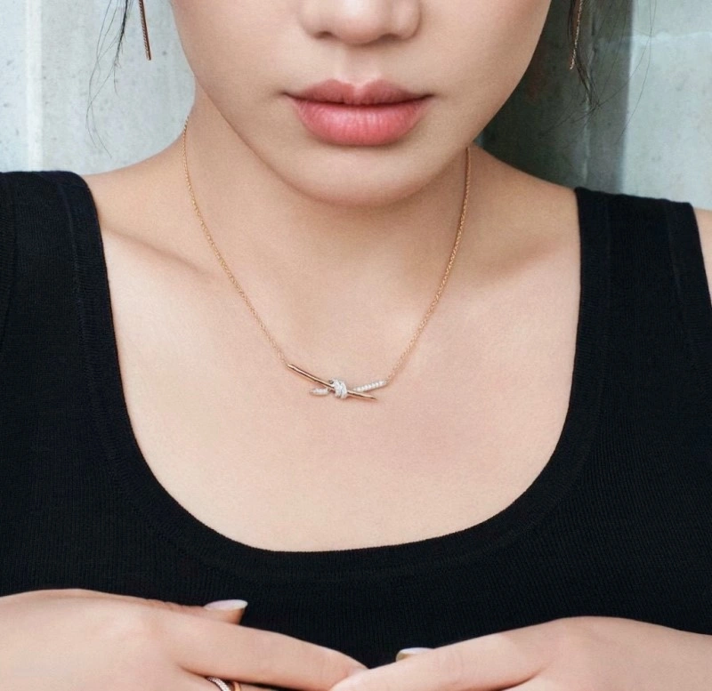 Tiffany Necklaces SoftTouch 252317