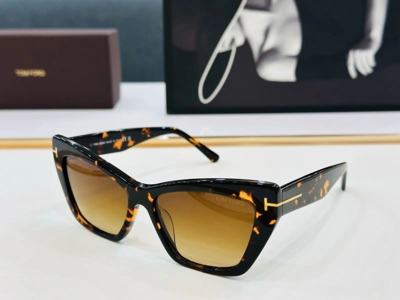 DailyWear Tom Ford Sunglasses 282336