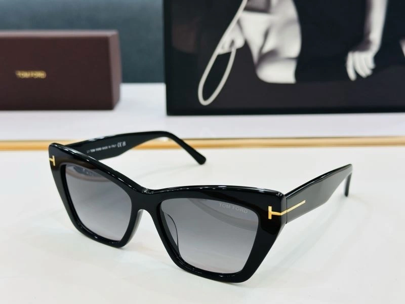 DailyWear Tom Ford Sunglasses 282336