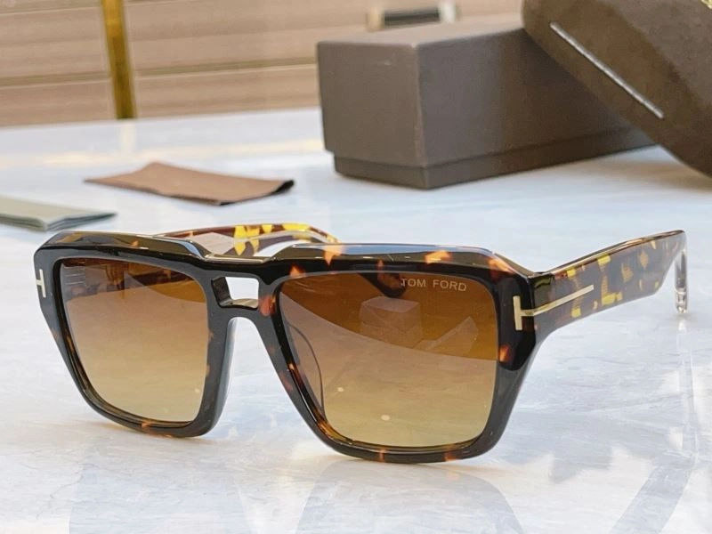 Tom Ford Sunglasses Refined 282334