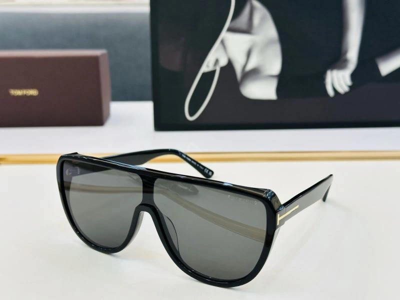 Elegant Tom Ford Sunglasses 282332