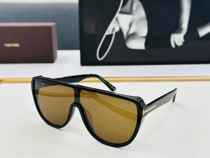 Elegant Tom Ford Sunglasses 282332