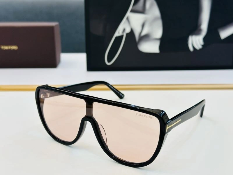 Elegant Tom Ford Sunglasses 282332