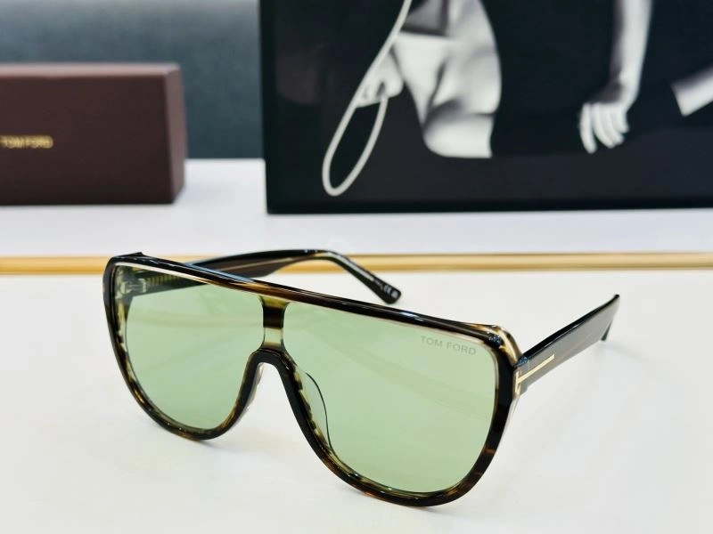 Elegant Tom Ford Sunglasses 282332