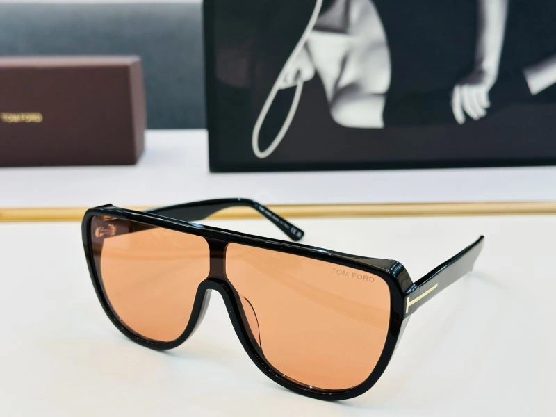 Elegant Tom Ford Sunglasses 282332