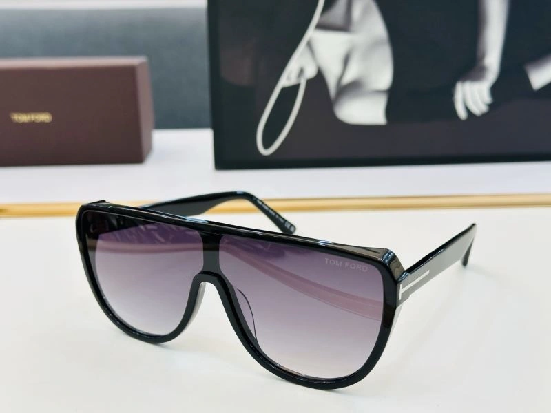 Elegant Tom Ford Sunglasses 282332
