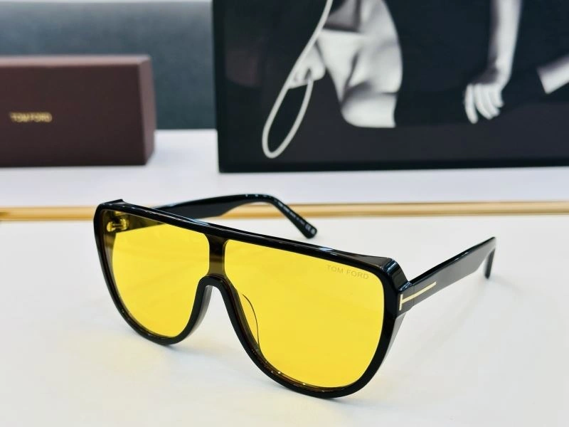 Elegant Tom Ford Sunglasses 282332