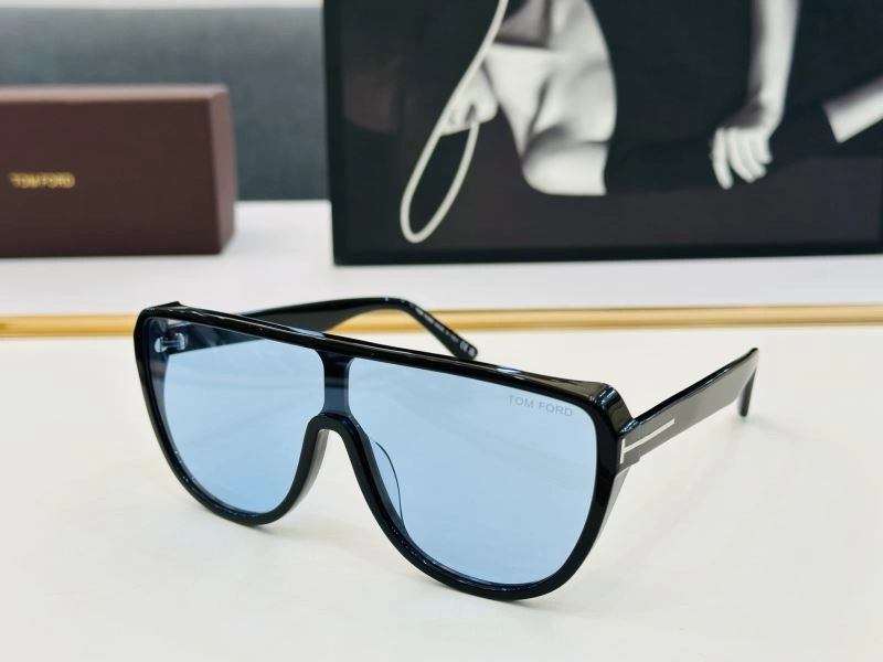 Elegant Tom Ford Sunglasses 282332
