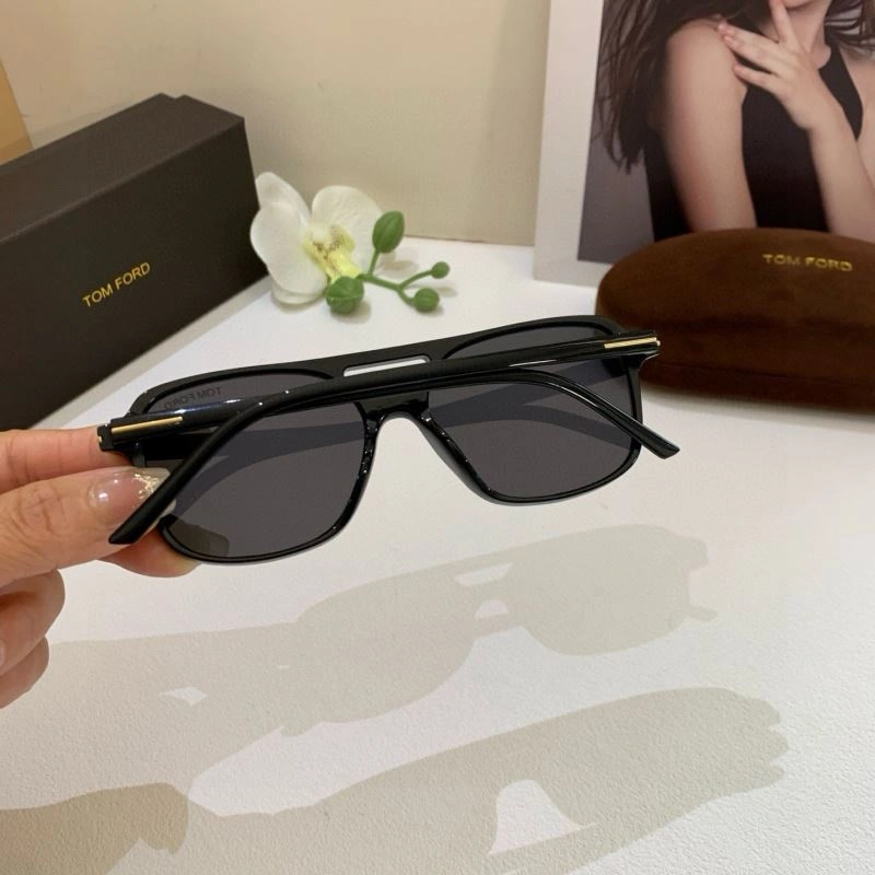 Lightweight Tom Ford Sunglasses 282314