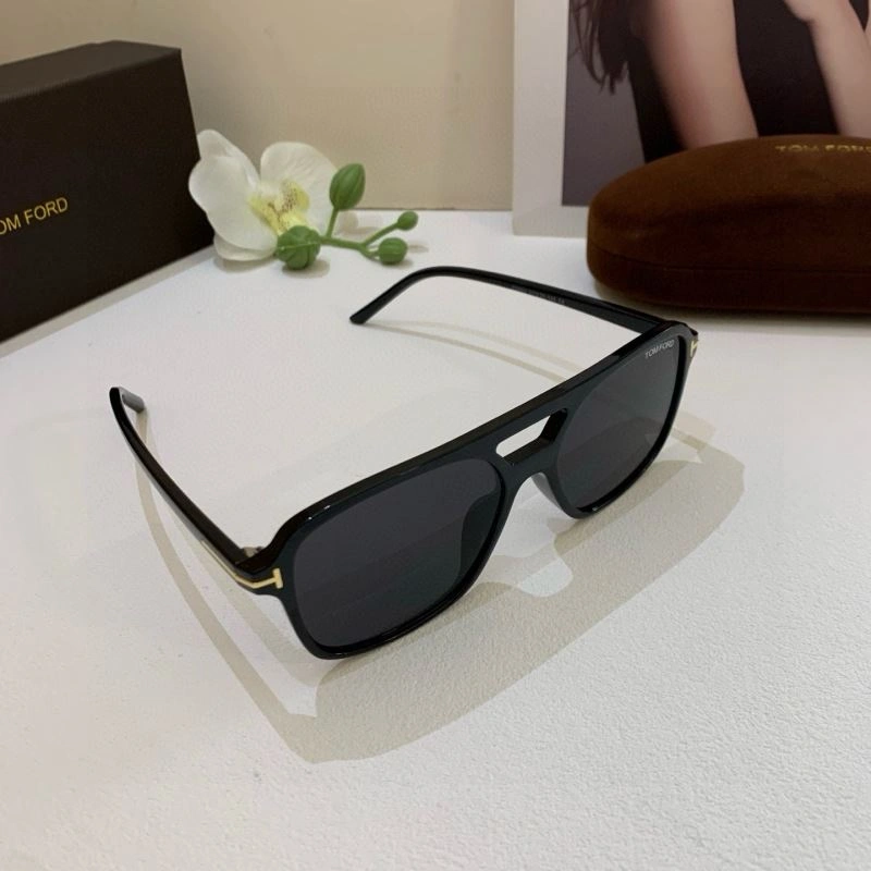 Lightweight Tom Ford Sunglasses 282314