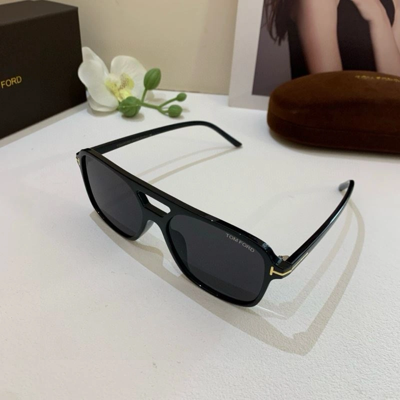 Lightweight Tom Ford Sunglasses 282314