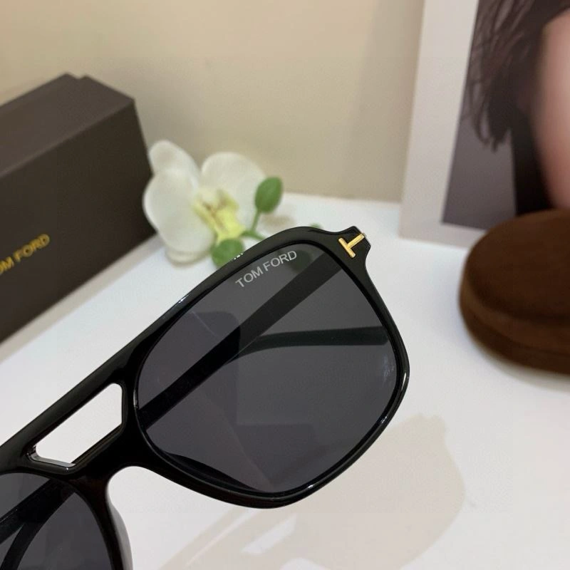 Lightweight Tom Ford Sunglasses 282314