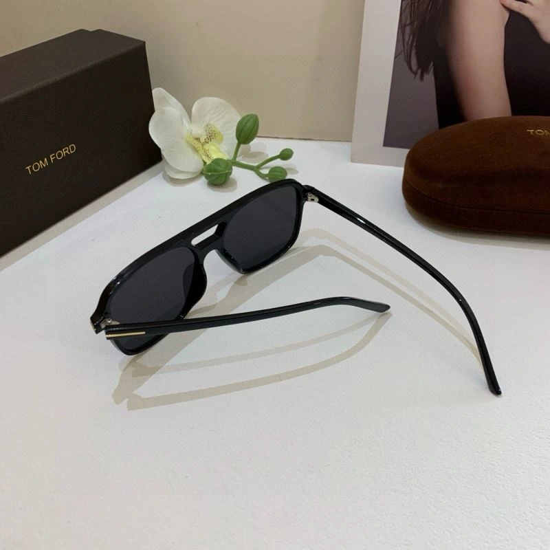 Lightweight Tom Ford Sunglasses 282314