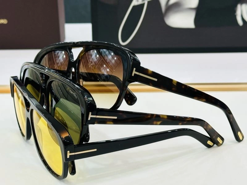 Durable Tom Ford Sunglasses 282369
