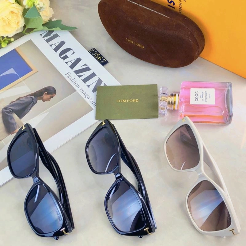 Tom Ford Sunglasses Effortless 282355