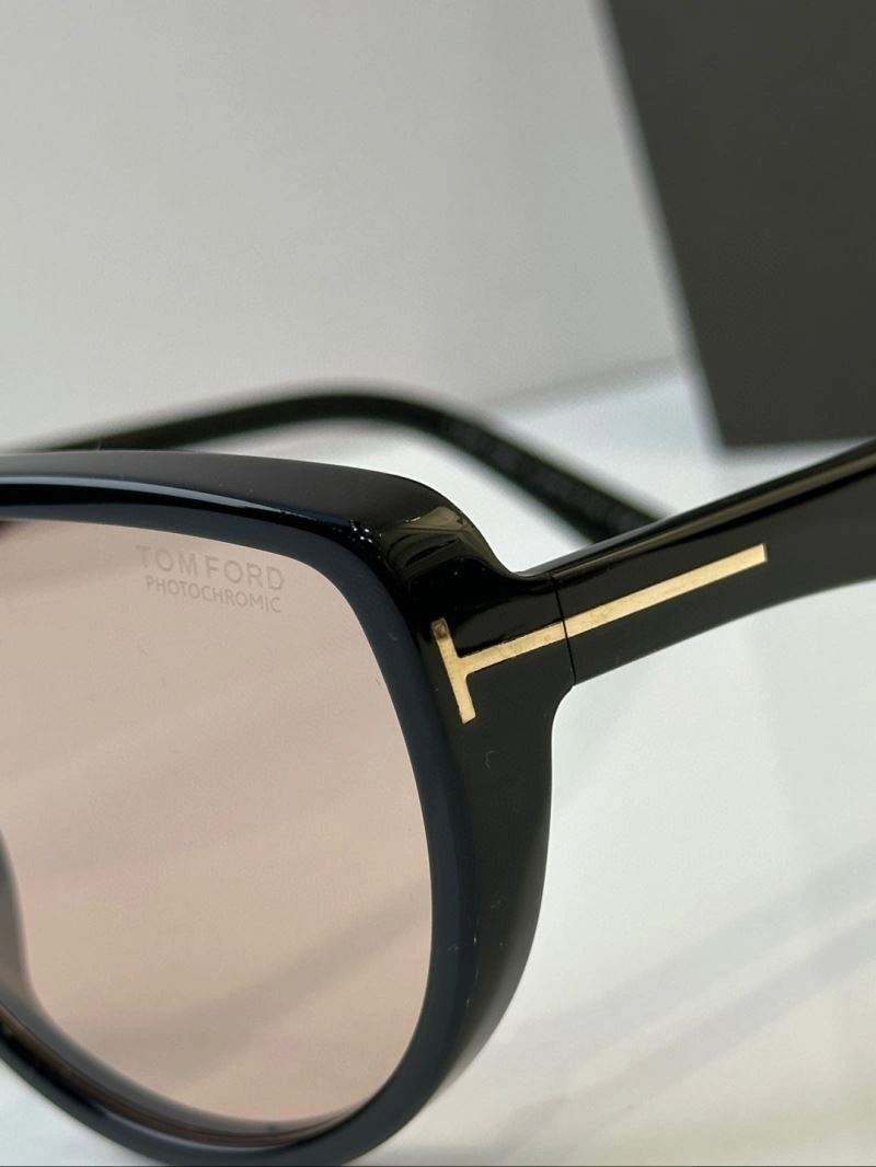 Minimalist Tom Ford Sunglasses 282395