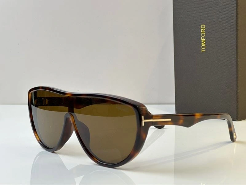 Minimalist Tom Ford Sunglasses 282395
