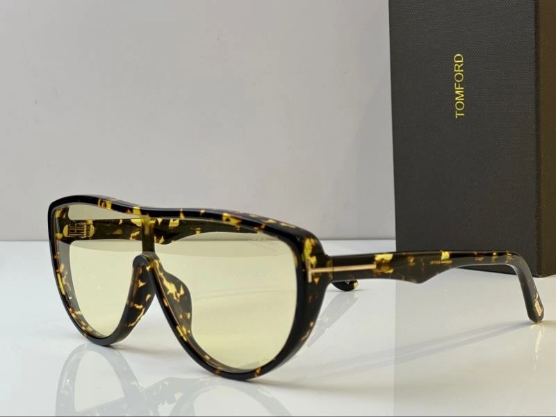 Minimalist Tom Ford Sunglasses 282395