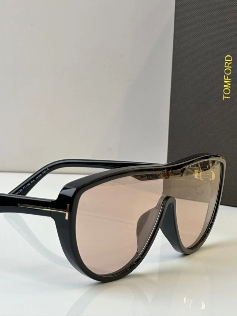 Minimalist Tom Ford Sunglasses 282395