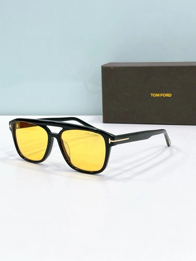 Compact Tom Ford Sunglasses 282408