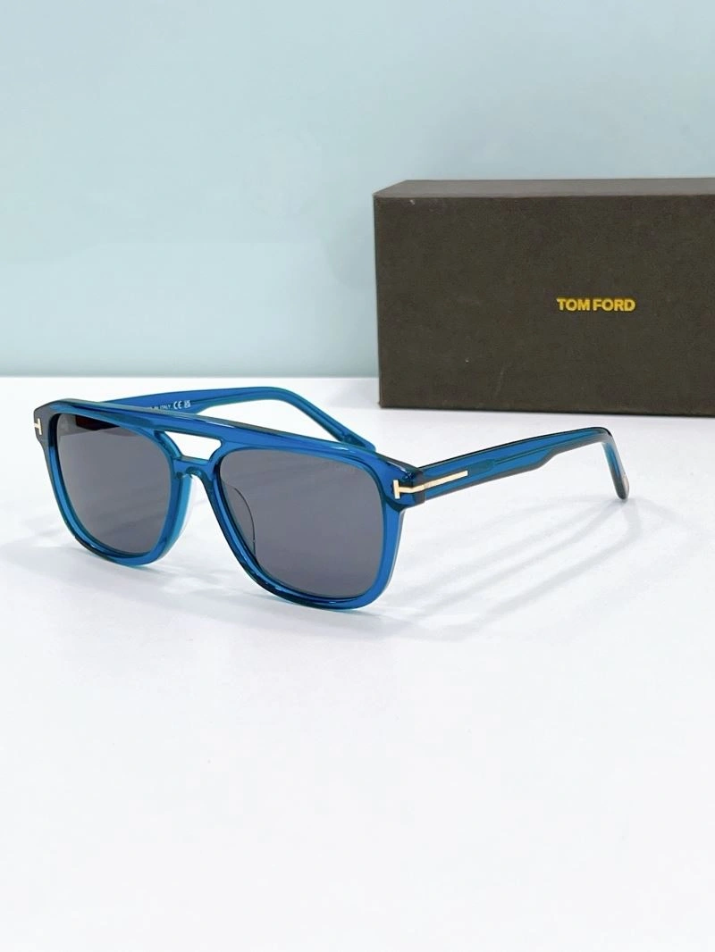 Compact Tom Ford Sunglasses 282408