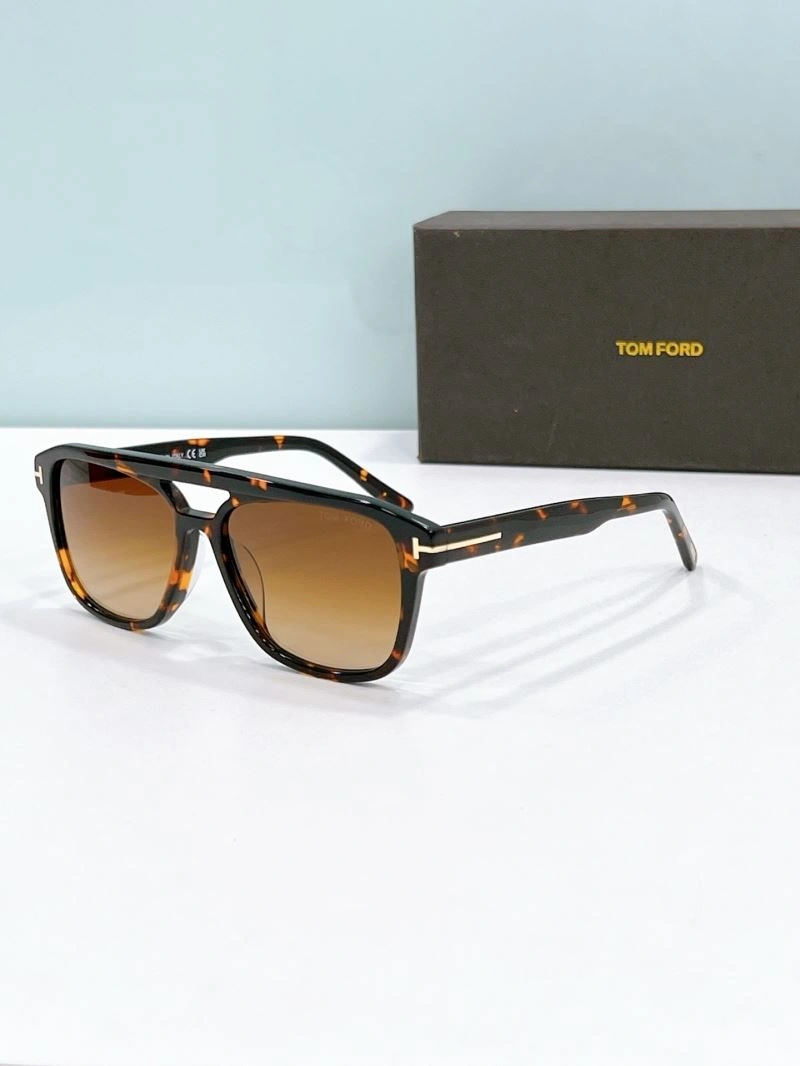 Compact Tom Ford Sunglasses 282408