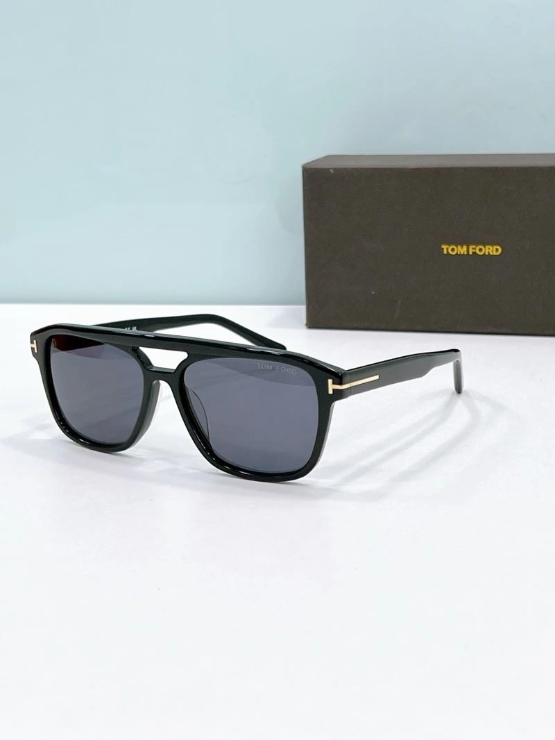 Compact Tom Ford Sunglasses 282408
