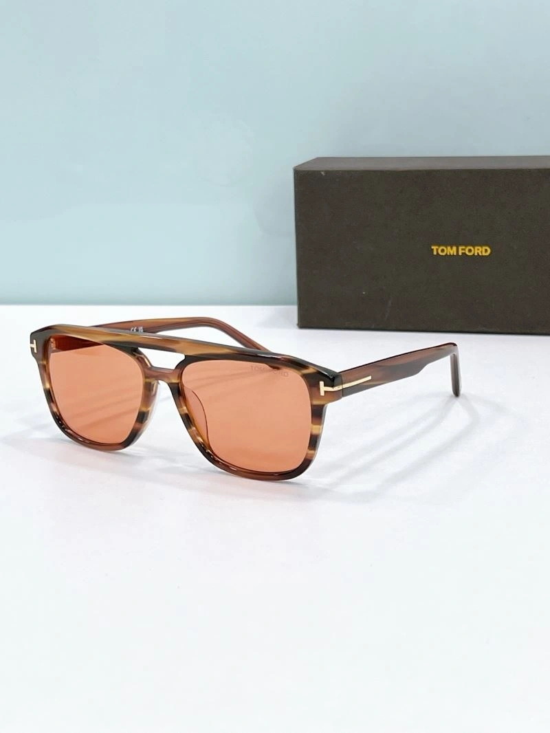 Compact Tom Ford Sunglasses 282408