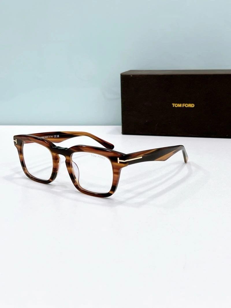 Sleek Tom Ford Sunglasses 282400
