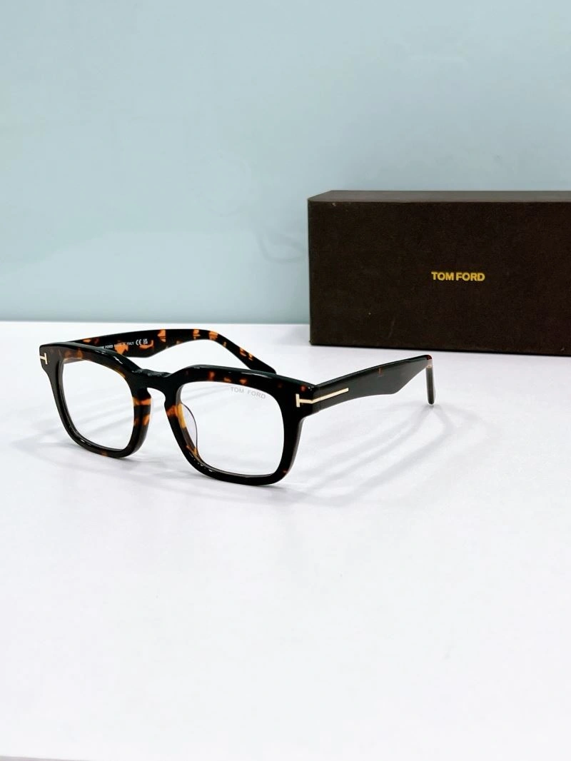 Sleek Tom Ford Sunglasses 282400