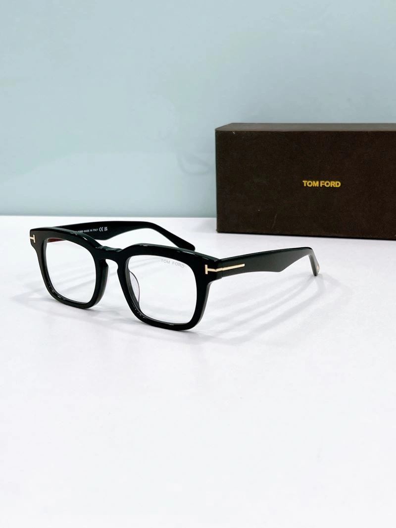 Sleek Tom Ford Sunglasses 282400
