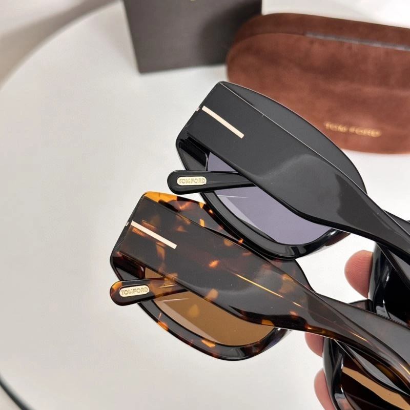 Elegant Tom Ford Sunglasses 282392