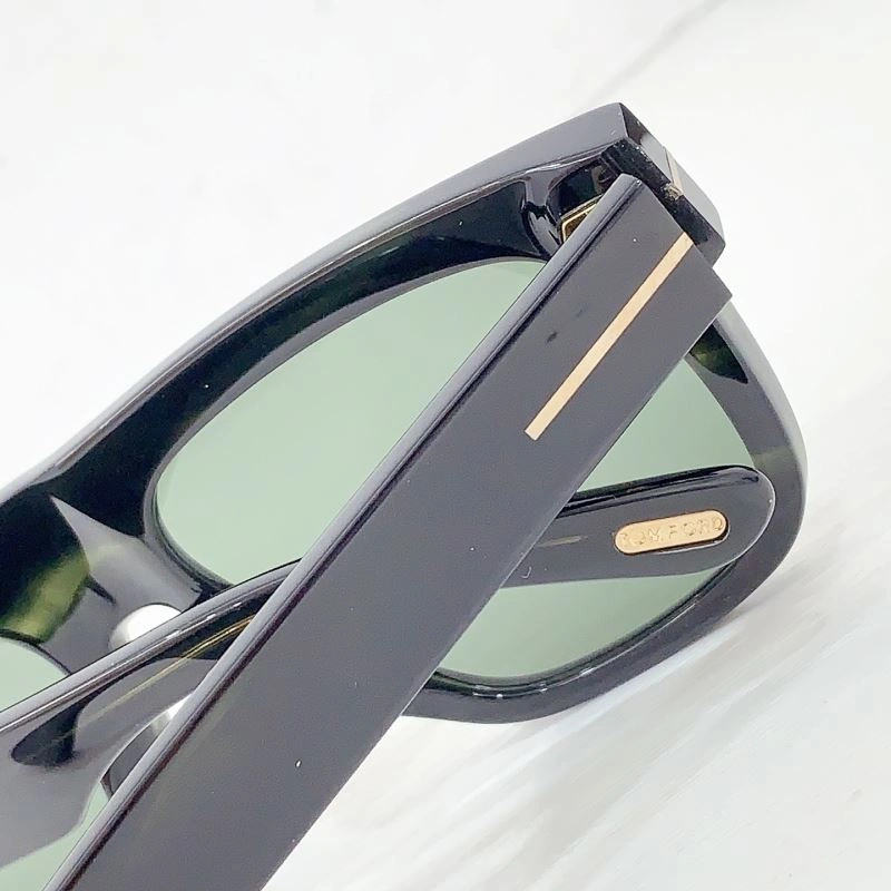 Tom Ford Sunglasses WrinkleFree 282382