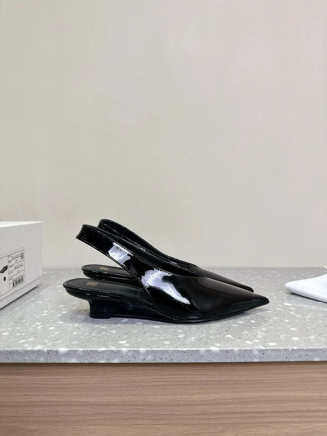 Lightweight Toteme Sandals 7131